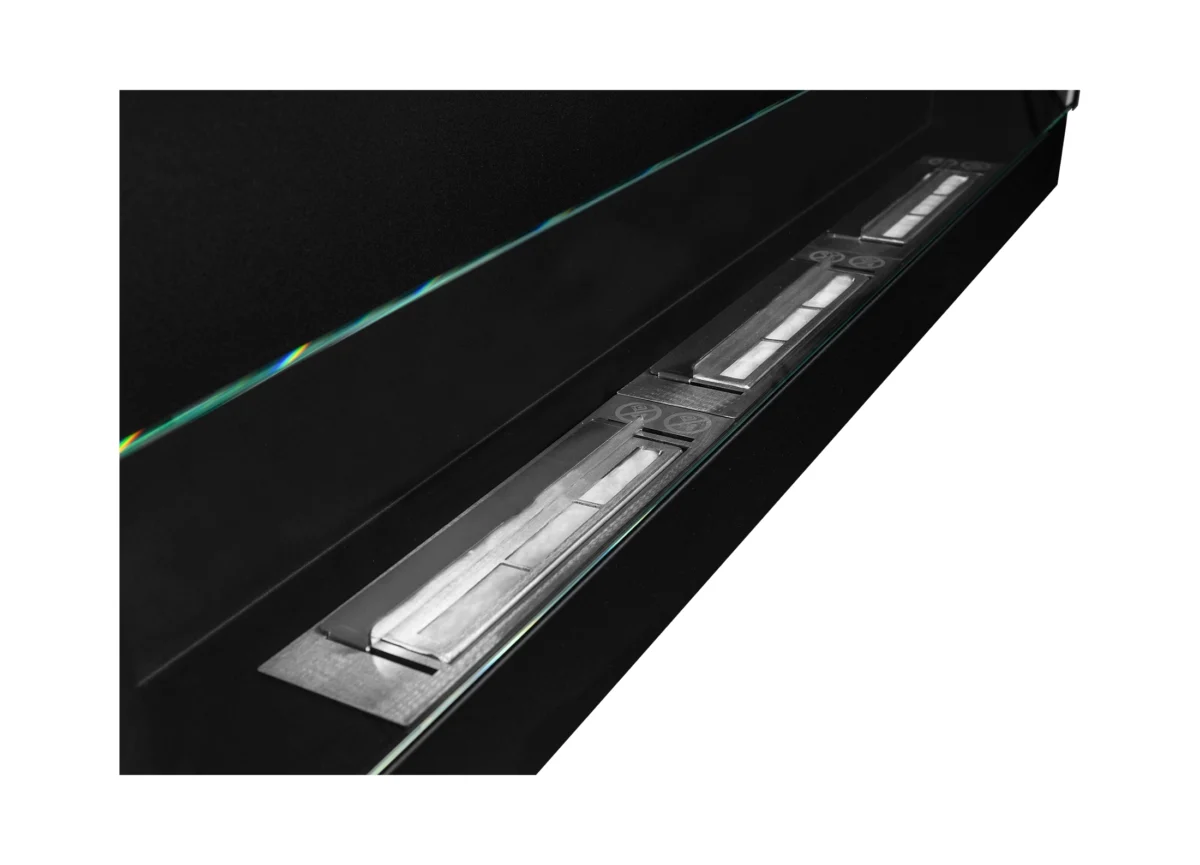 2839 BIOKAMIN 1200X400 schwarz strukturiert mit Glas