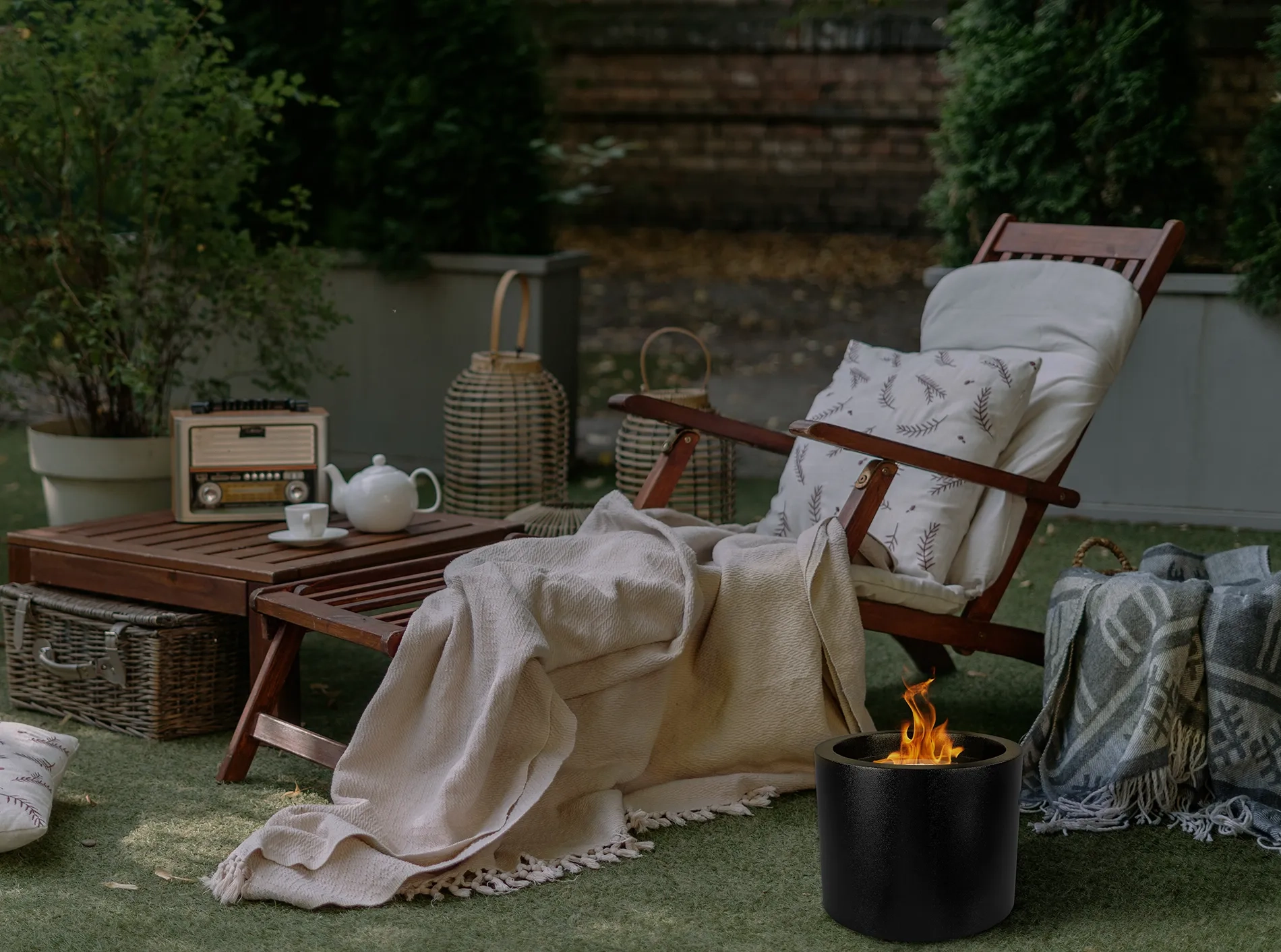 4199 Freistehender Bio-Kamin Moon Mini schwarz matt