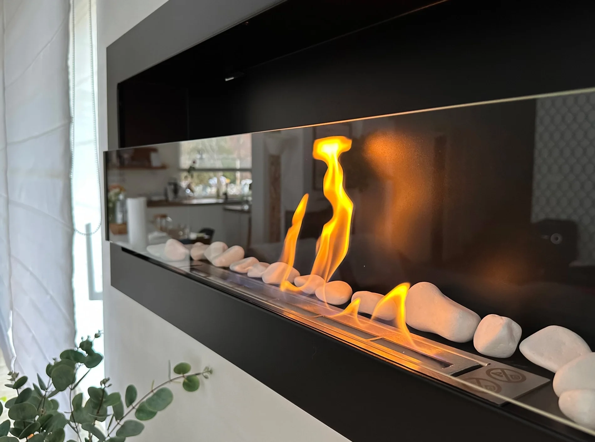 4398 Bio-Kamin 900x400 mit Glas Schwarz Strukturiert
