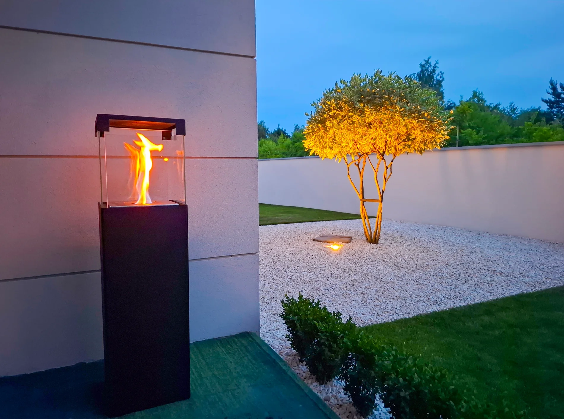 Freistehender Bio-Kamin PATIO - BESTIA schwarz matt
