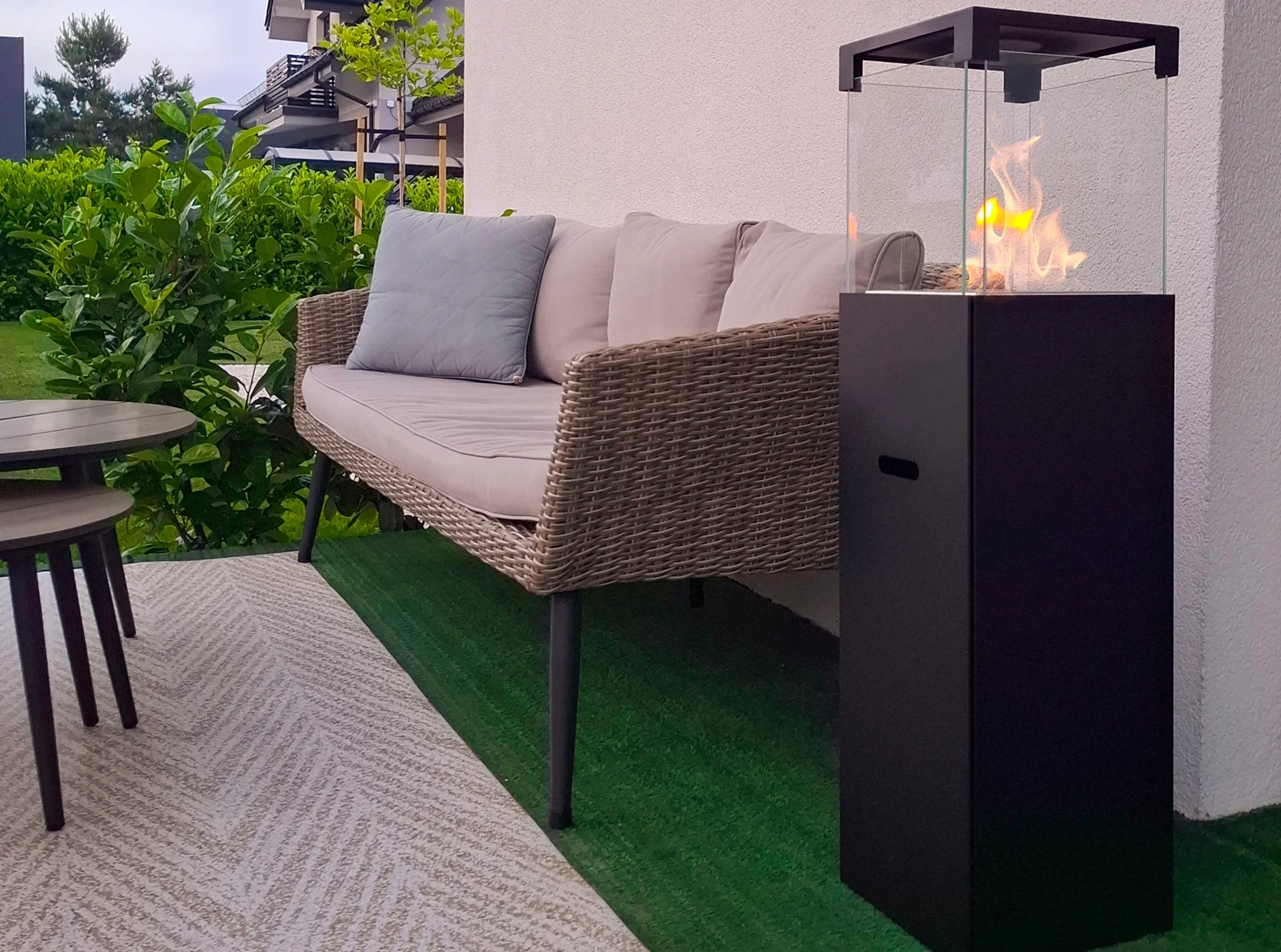 Freistehender Bio-Kamin PATIO - BESTIA schwarz matt