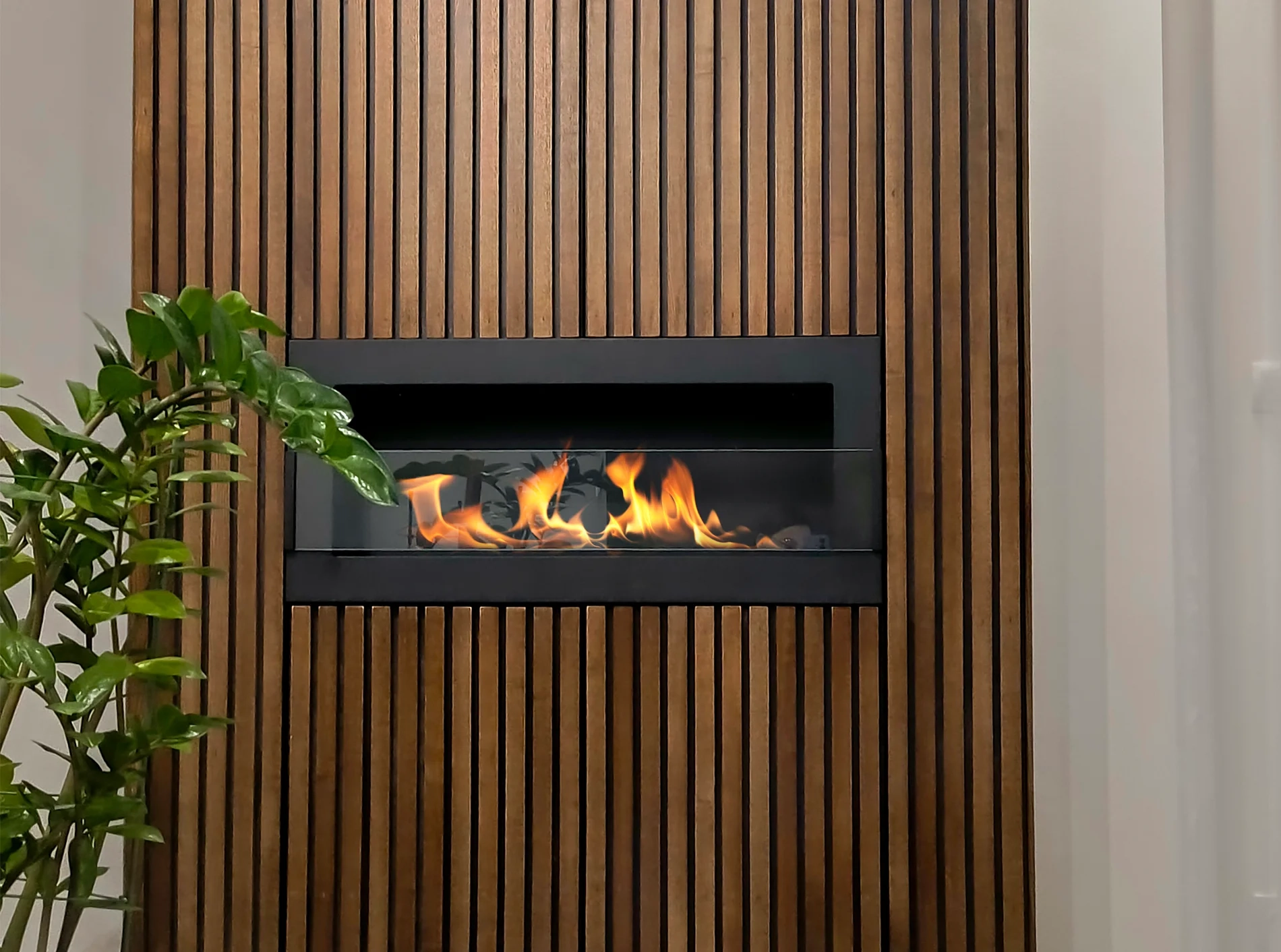 5074 Bio-Kamin 900x400 mit Glas Schwarz Strukturiert