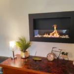Bioethanol-Wandkamin 650 × 400 Slim – Schwarz mit Glasscheibe