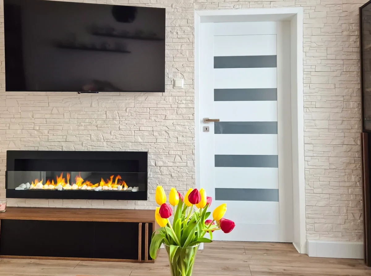 5116 BIOKAMIN 1200X400 schwarz strukturiert mit Glas