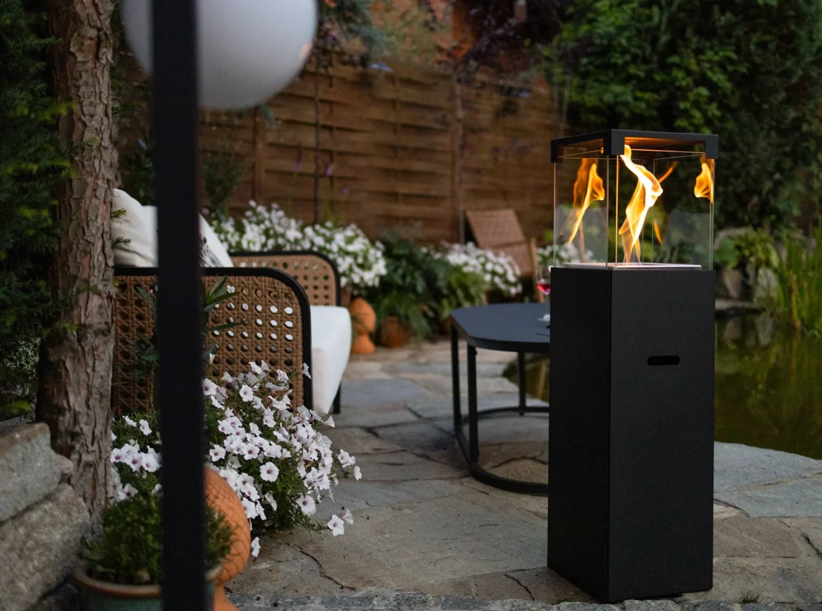 Freistehender Bio-Kamin PATIO - BESTIA schwarz matt