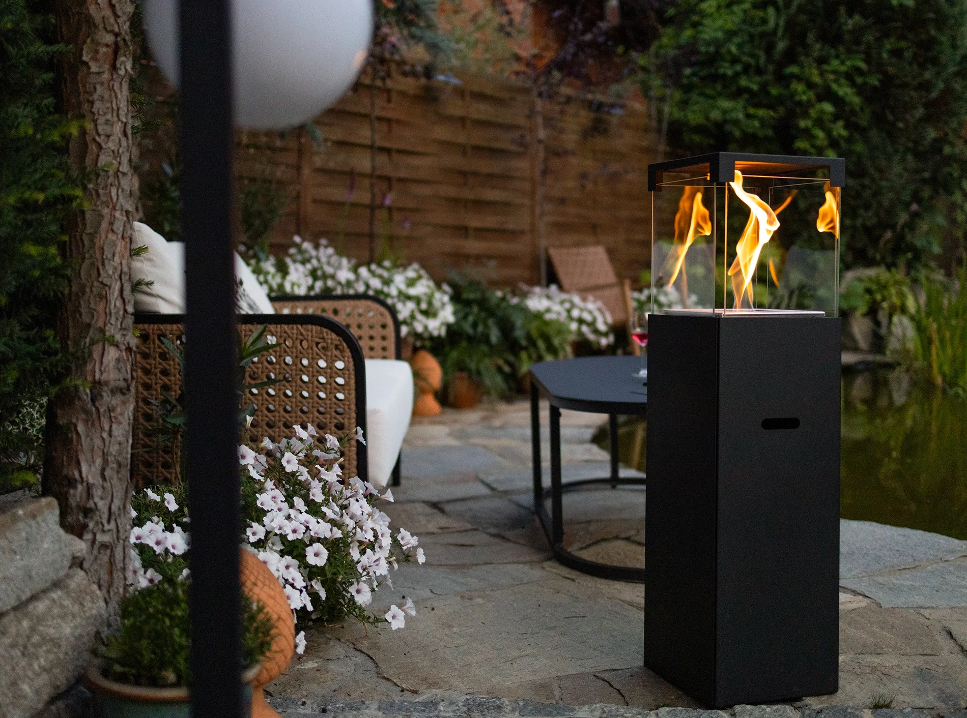 Freistehender Bio-Kamin PATIO - BESTIA schwarz matt