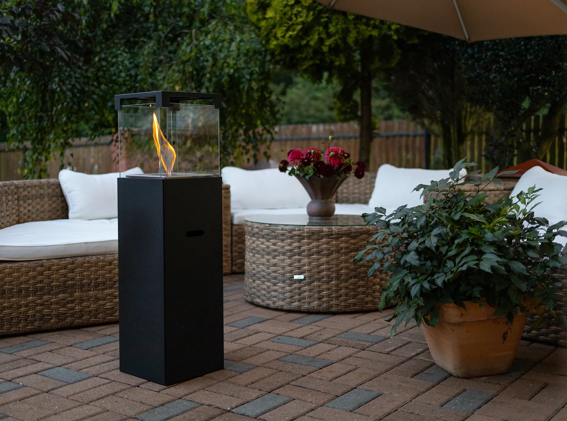Freistehender Bio-Kamin PATIO - BESTIA schwarz matt